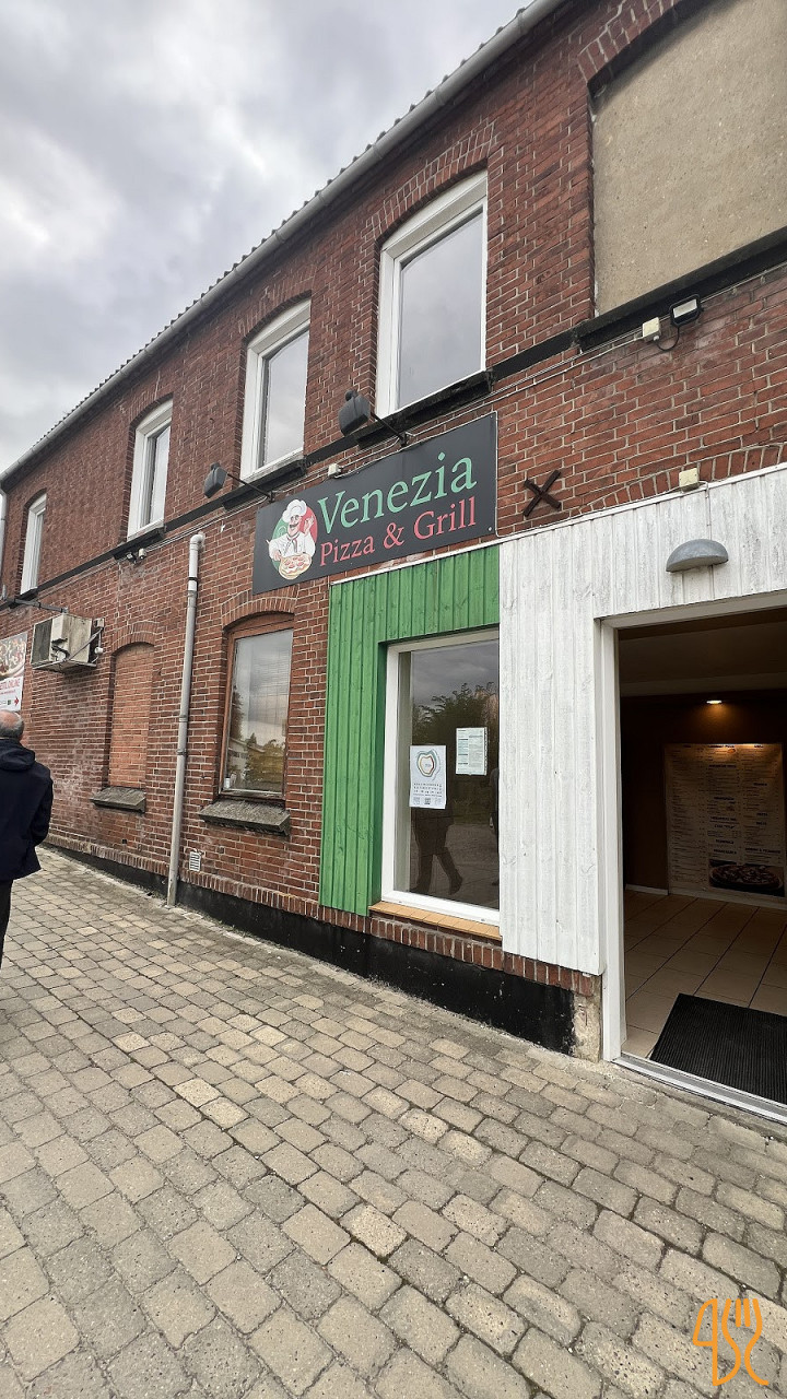 Pizzaria Venezia Udenfor
