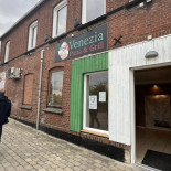 Pizzaria Venezia Udenfor