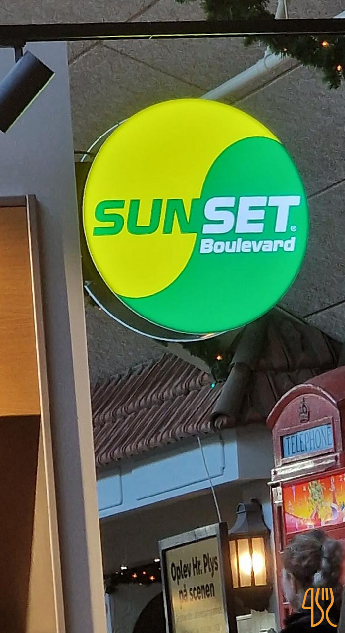 Sunset Boulevard Udenfor