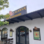 Cafe Alanya Udenfor
