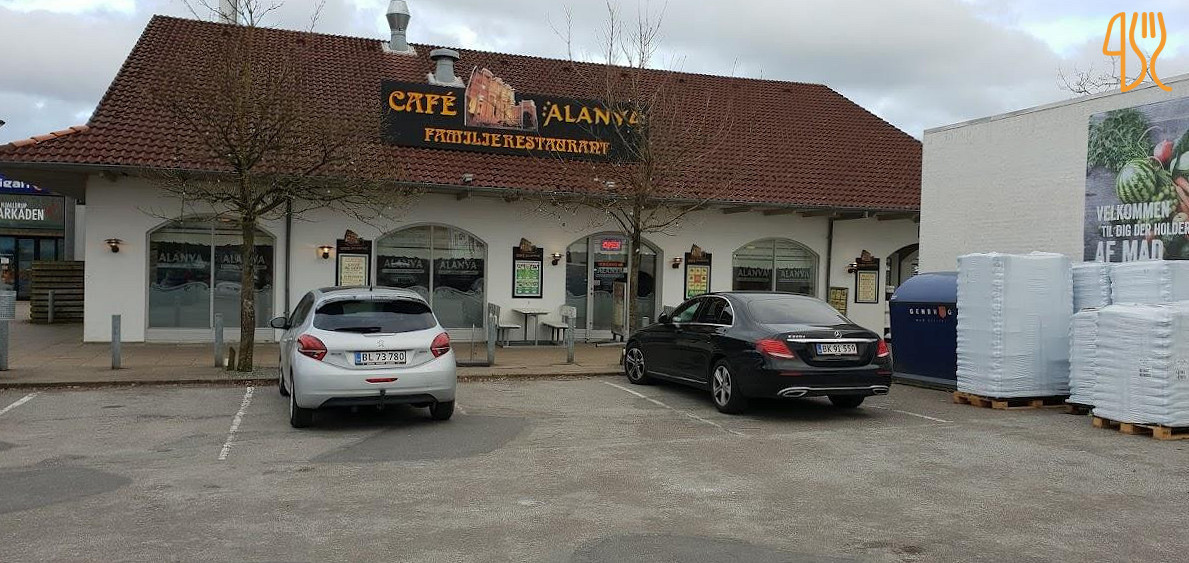 Cafe Alanya Udenfor