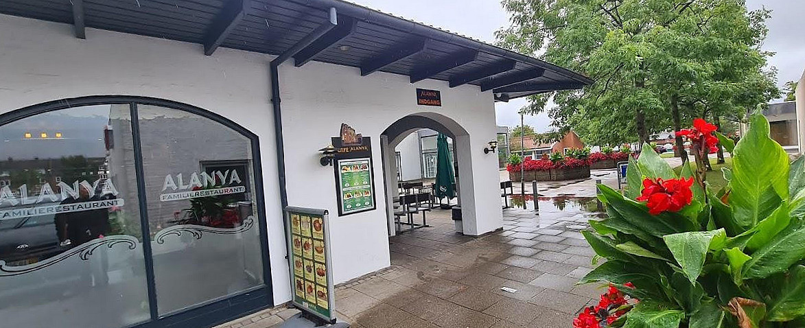 Cafe Alanya Udenfor