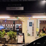 Sixpence Udenfor