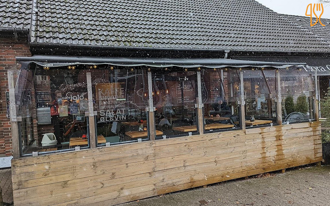 Cafe Iglo Udenfor