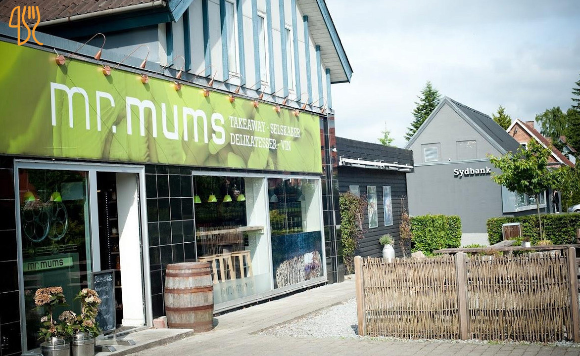 Mr. Mums Aps Udenfor