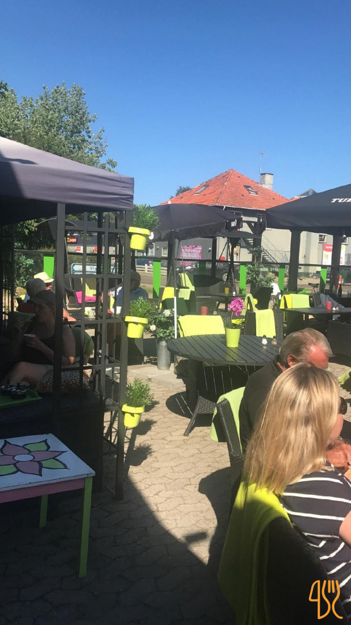 Lyngens Cafe Og Minigolf Udenfor