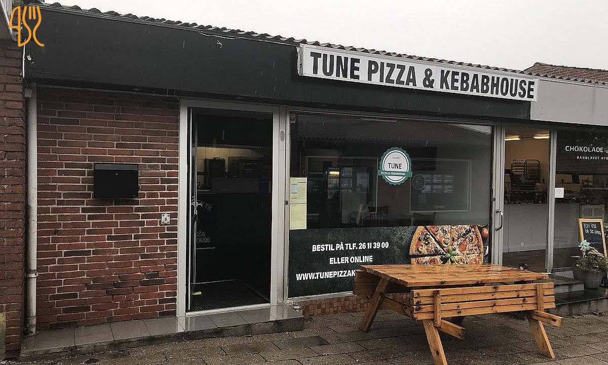 Tune Center Pizza Udenfor