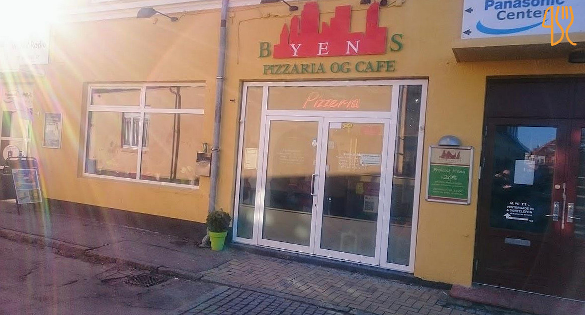 Byens Pizza Resul Vysal Og Mustafa Karatas Udenfor