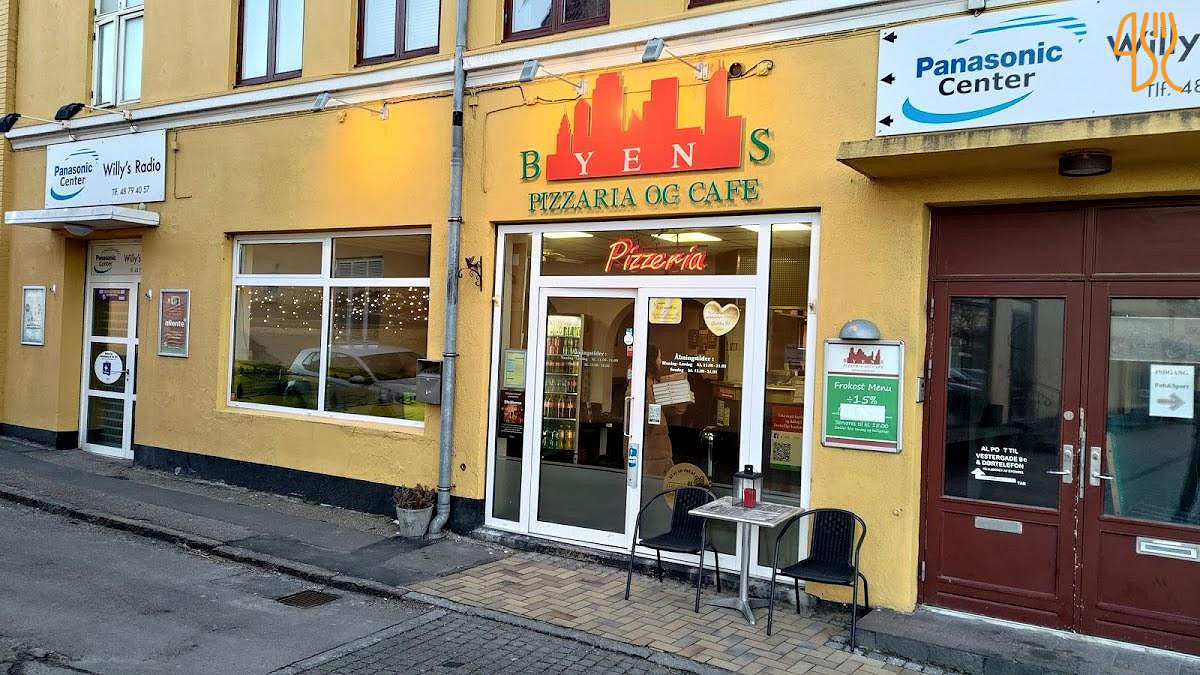 Byens Pizza Resul Vysal Og Mustafa Karatas Udenfor