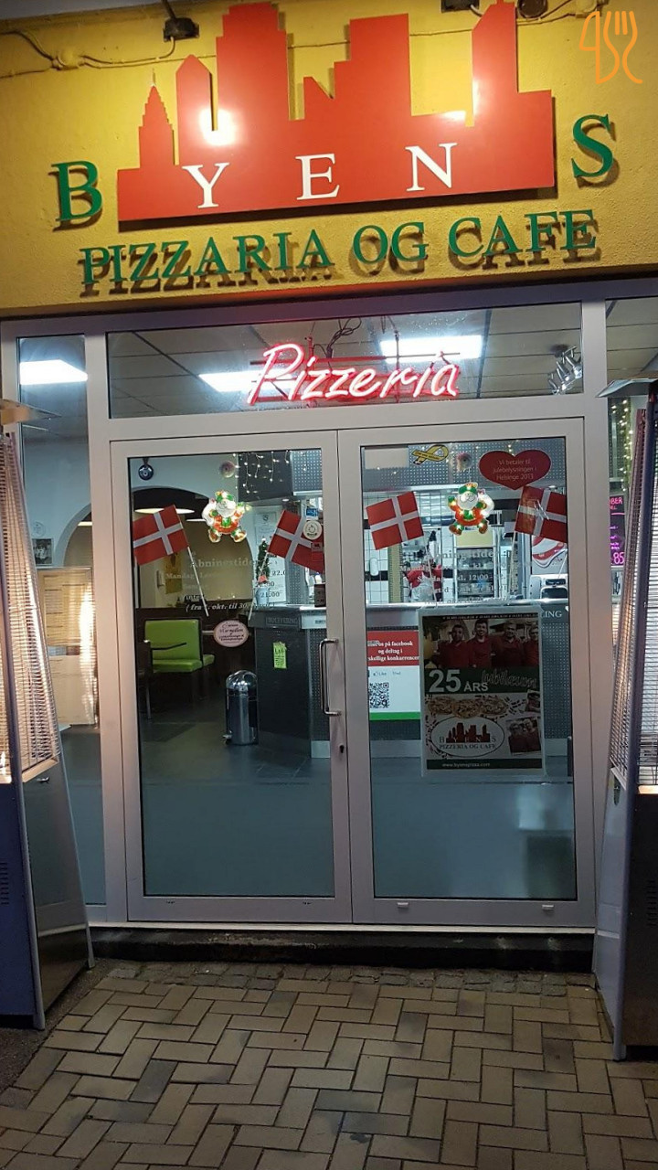 Byens Pizza Resul Vysal Og Mustafa Karatas Udenfor