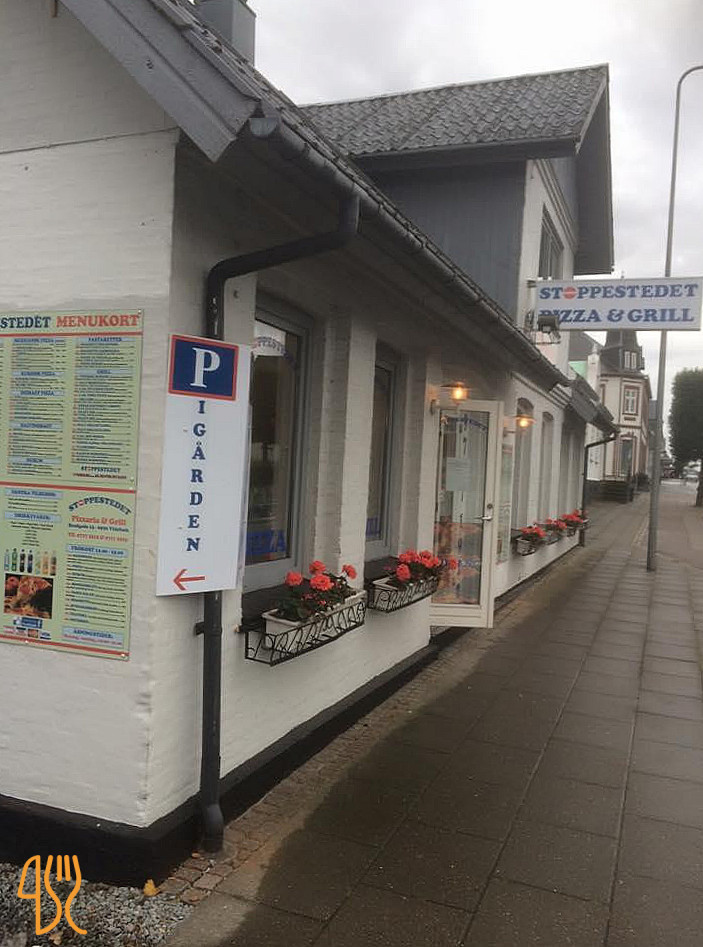 Stoppestedet Pizza Og Grill Udenfor