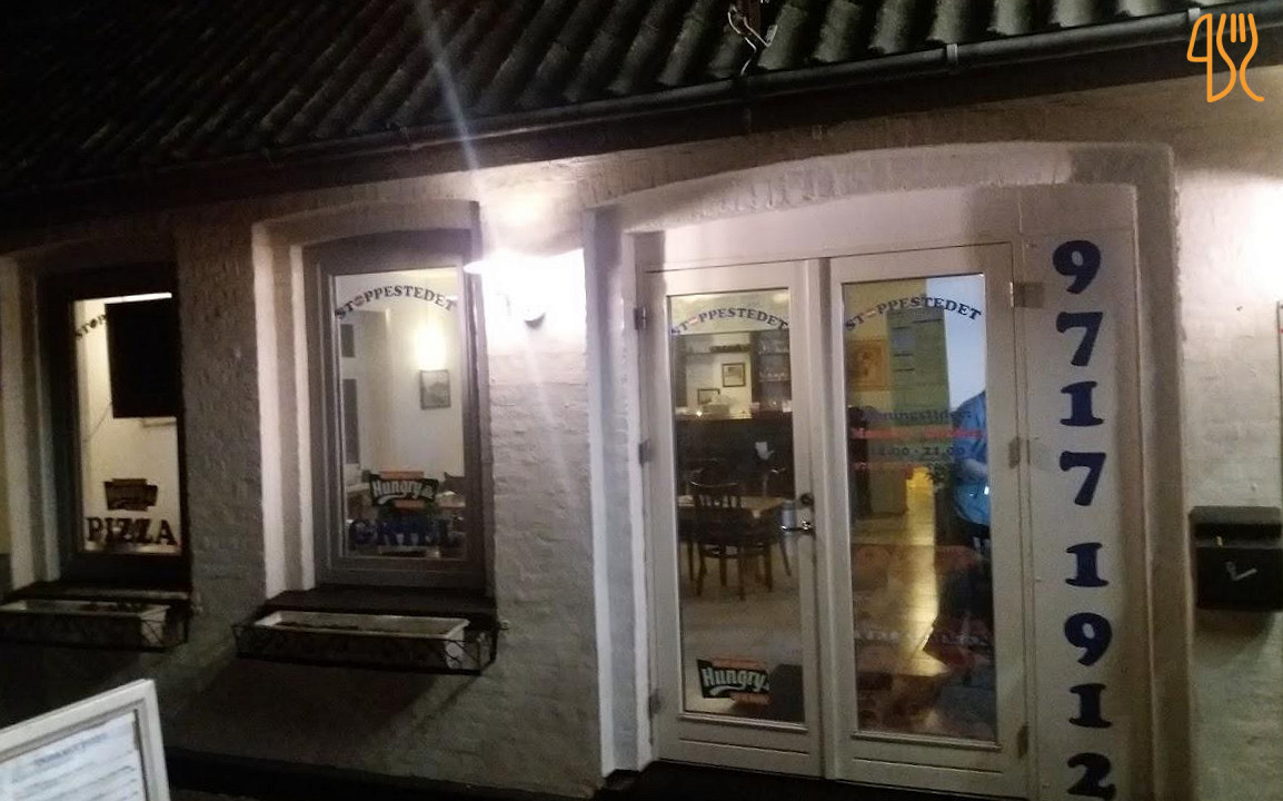 Stoppestedet Pizza Og Grill Udenfor