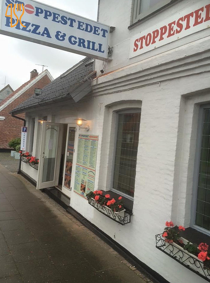 Stoppestedet Pizza Og Grill Udenfor