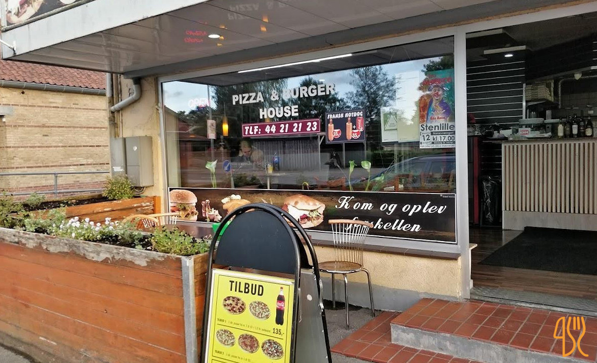 Byen's Cafe Pizzarie Stenlille Udenfor