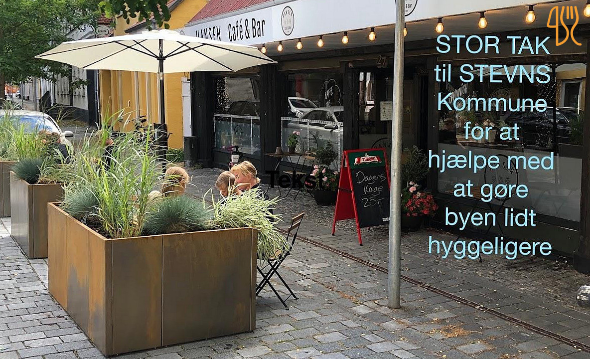 Hansen Cafe Og Udenfor