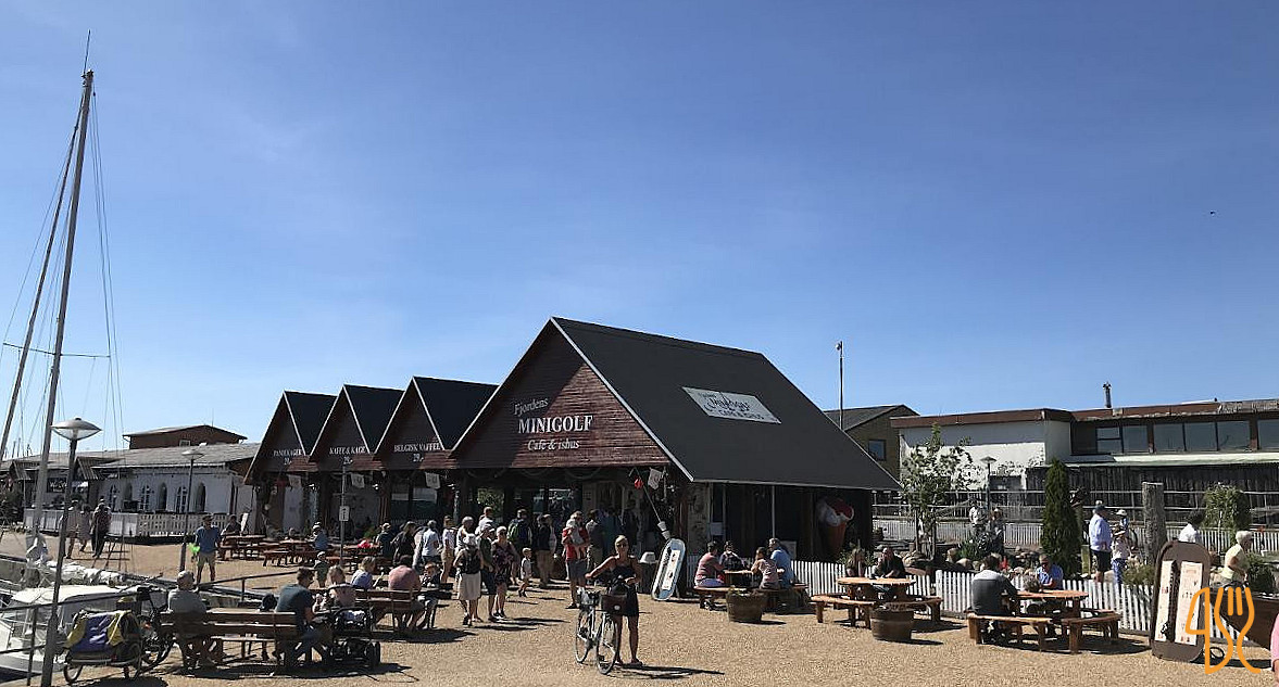 Fjordens Minigolf Cafe Ishus Hundested Og Lynæs Havn Udenfor