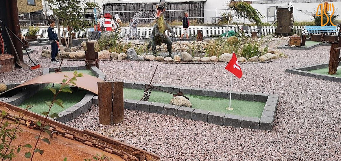 Fjordens Minigolf Cafe Ishus Hundested Og Lynæs Havn Udenfor
