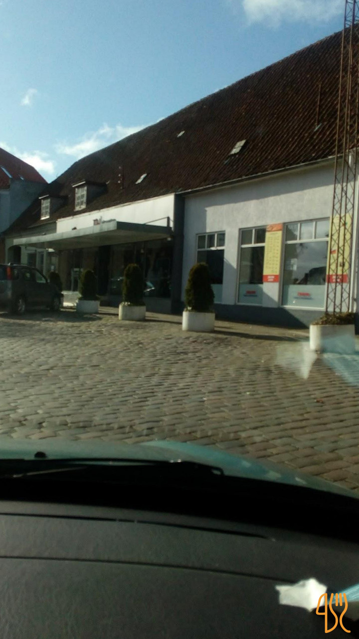 Incow Udenfor