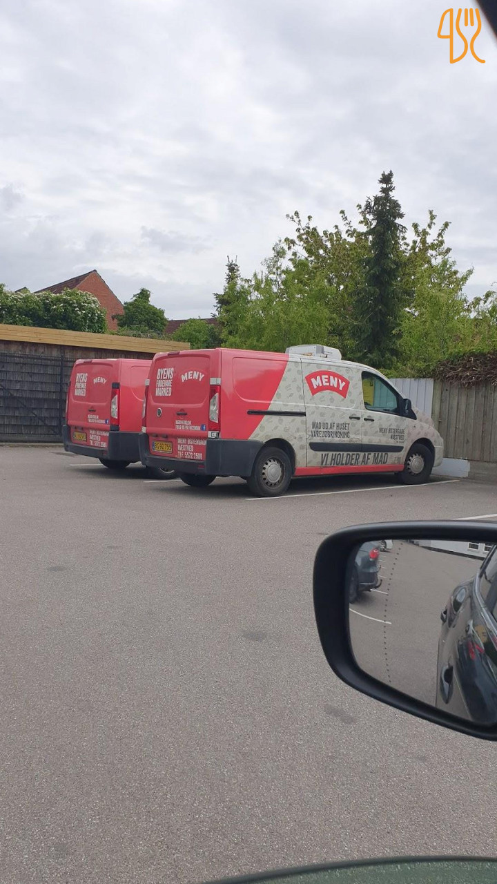 Roll N’ Eat Koesem Udenfor