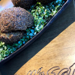 Roll N’ Eat Koesem Udenfor