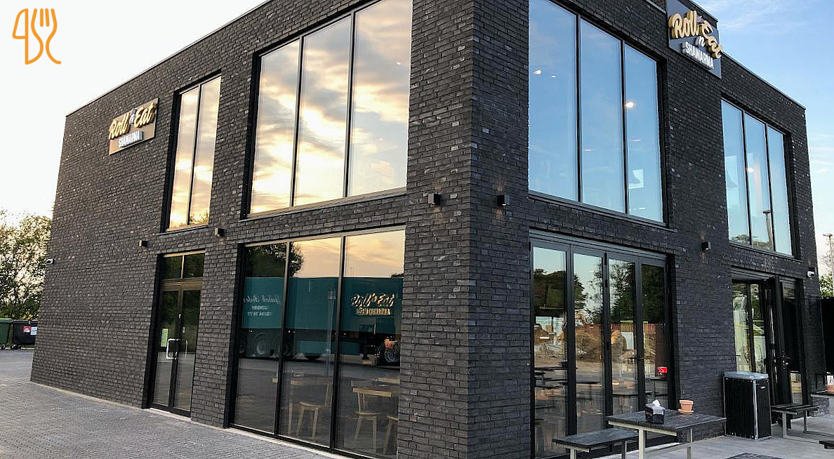 Roll N’ Eat Koesem Udenfor