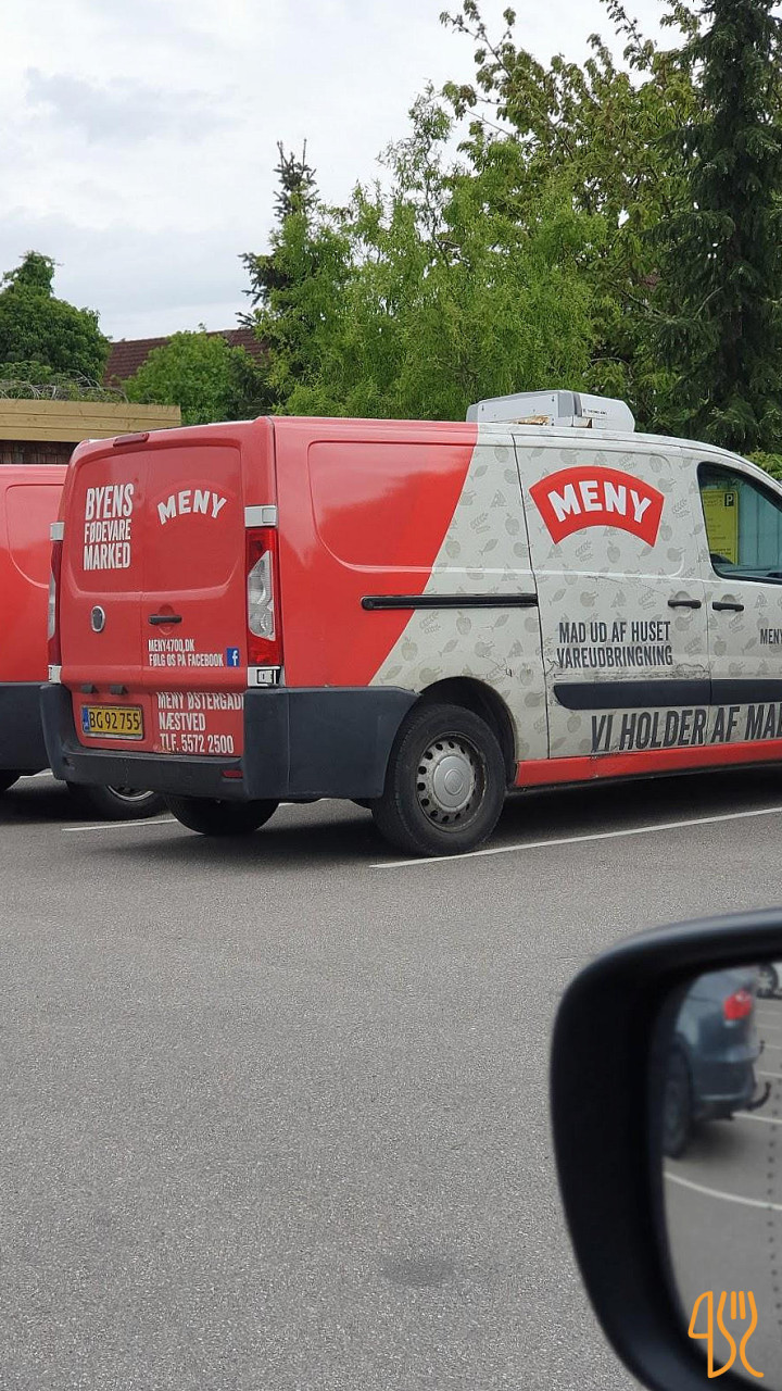 Roll N’ Eat Koesem Udenfor