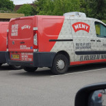 Roll N’ Eat Koesem Udenfor