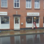Den Gyldne Grill Udenfor