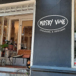 Mosby Vine Udenfor
