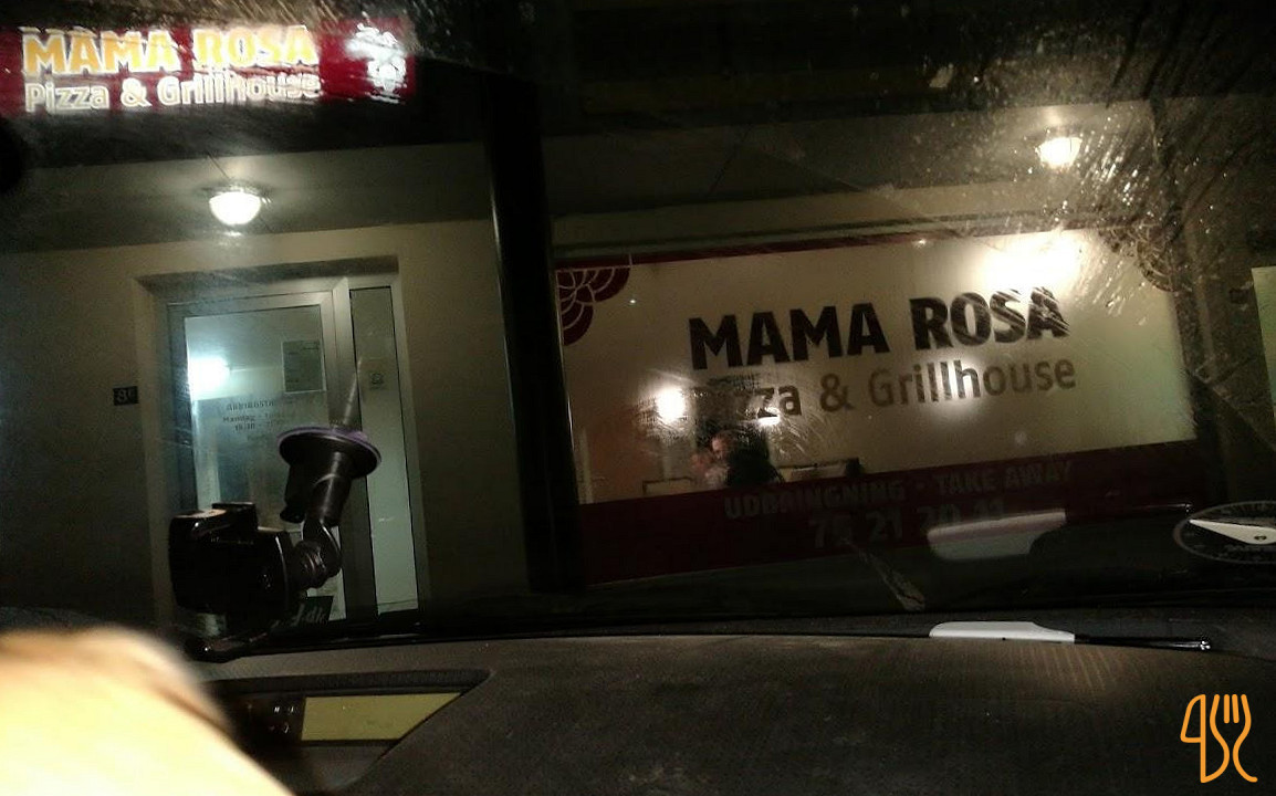 Mama Rosa Udenfor