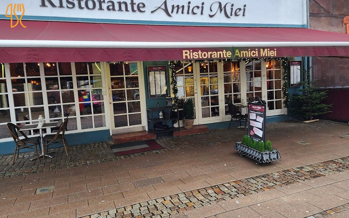 Amici Miei Udenfor