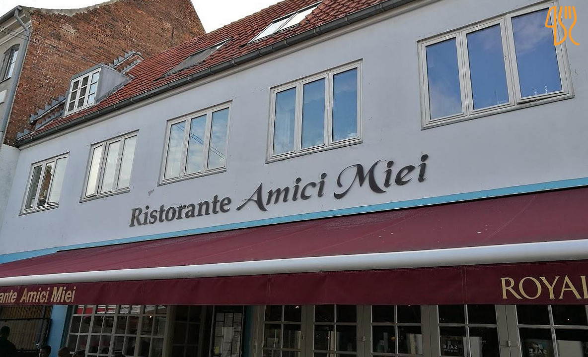 Amici Miei Udenfor