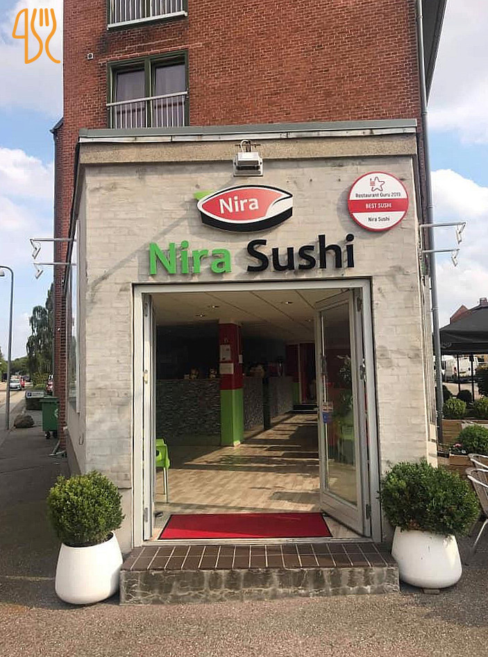 Nira Sushi Udenfor