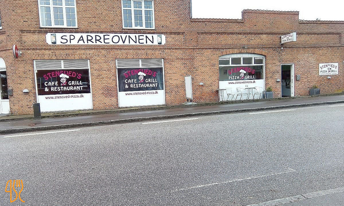Stensved's Pizza And Grill Udenfor