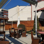 Charlie's Coffee Tea Udenfor