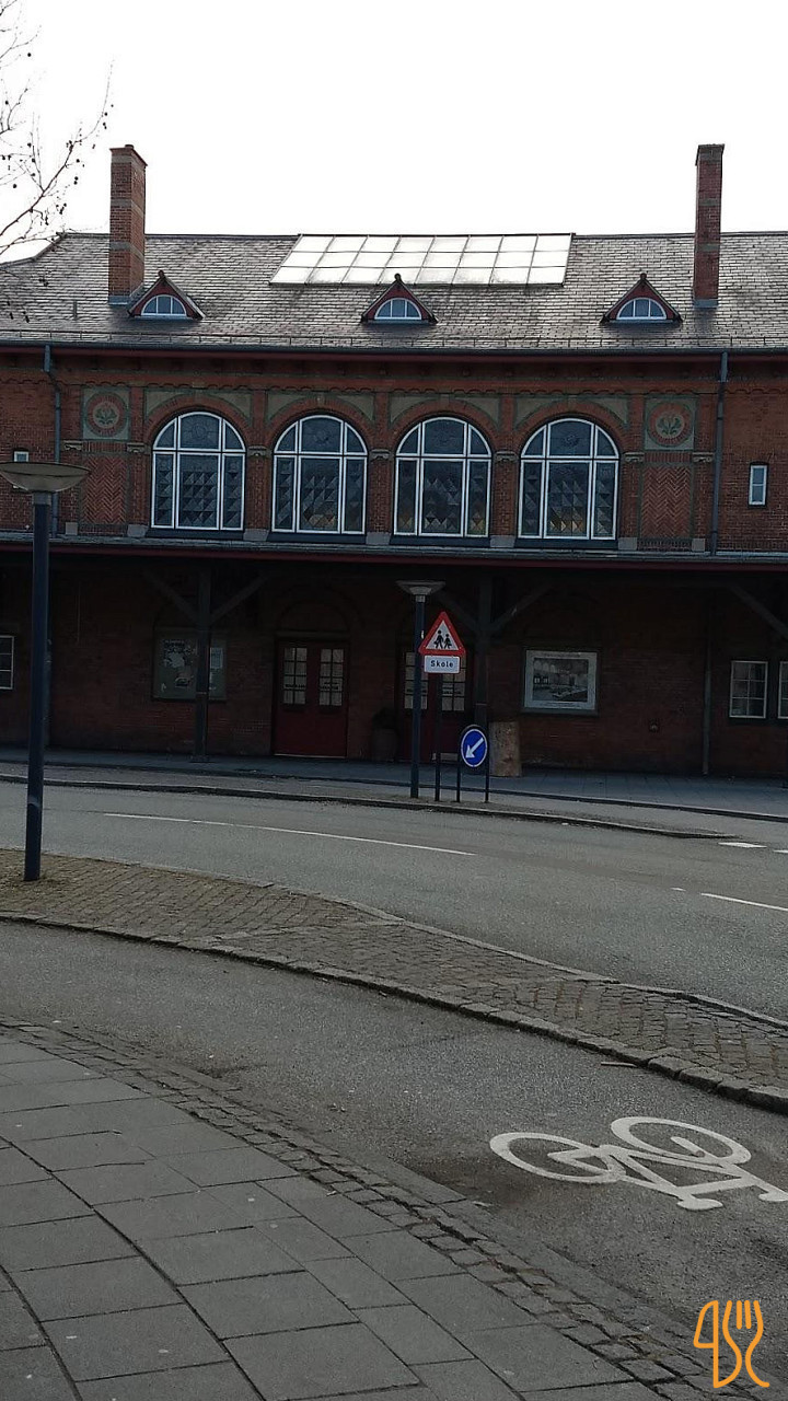Rossukont Thai Cusisine Og Take Away Udenfor