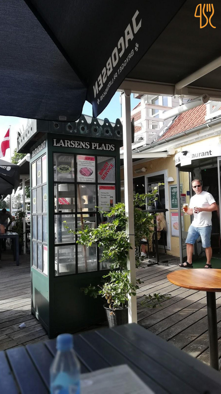 Larsens Plads Udenfor