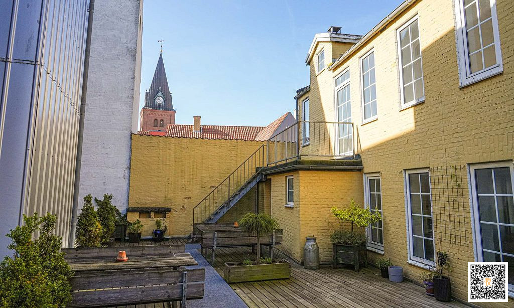 Holles Vinstue Udenfor