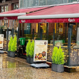 Cafe Min Olivia Udenfor