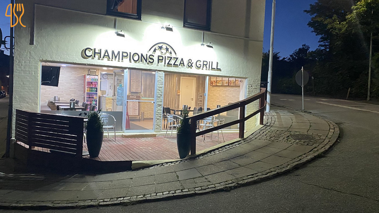 Champions Pizza Udenfor