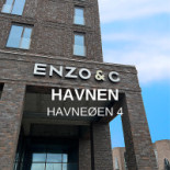 Enzo C Udenfor