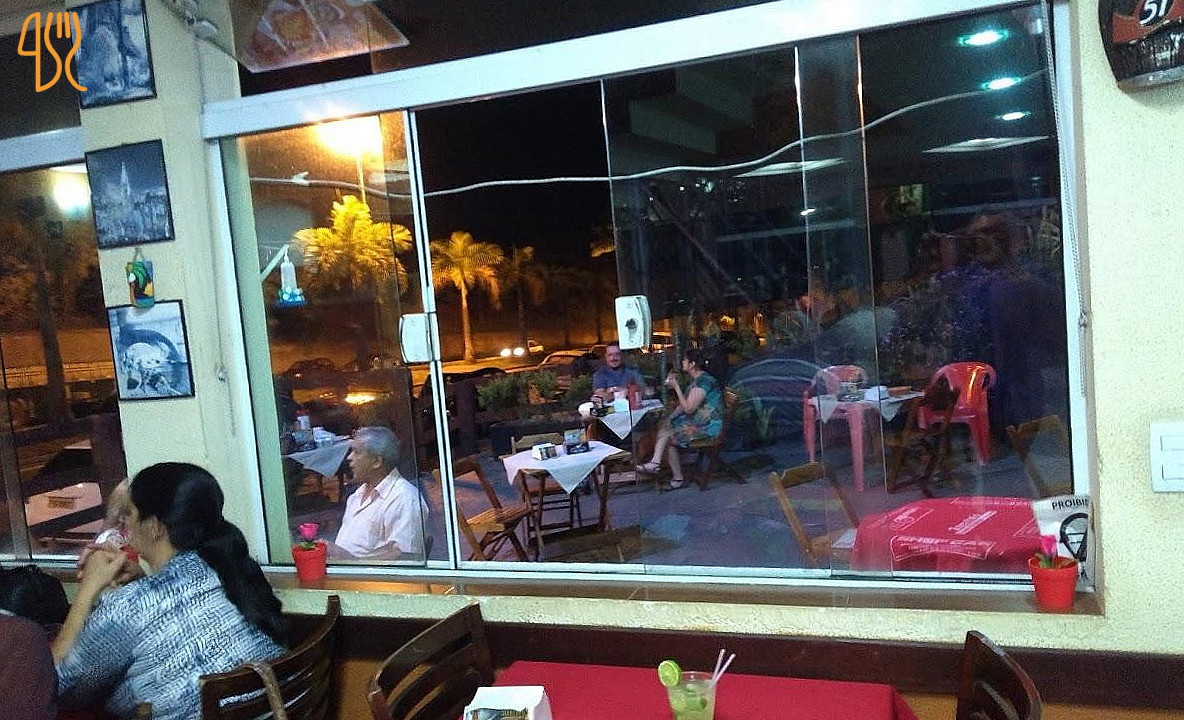 Pizza Burger House Udenfor