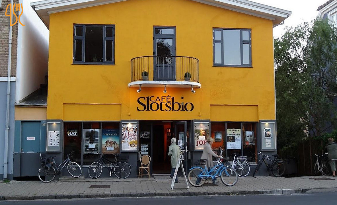 Café Slotsbio Udenfor