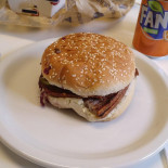Østgrillen Pølsevogn Mad