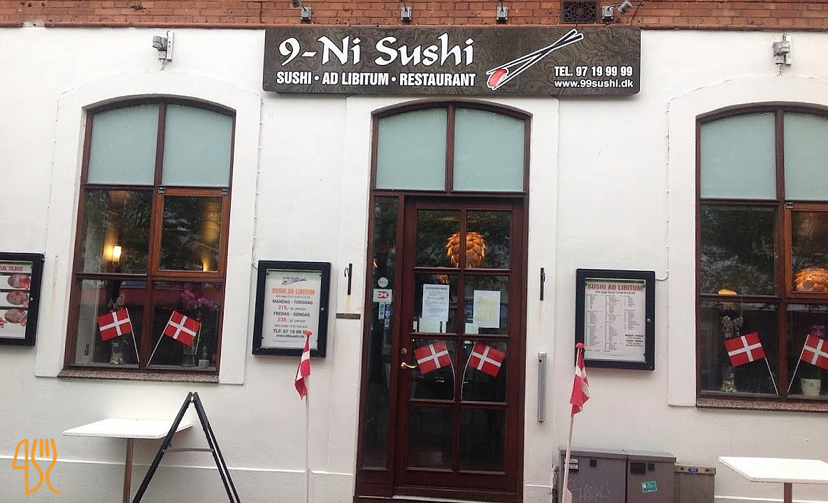 Ikura Sushi Udenfor