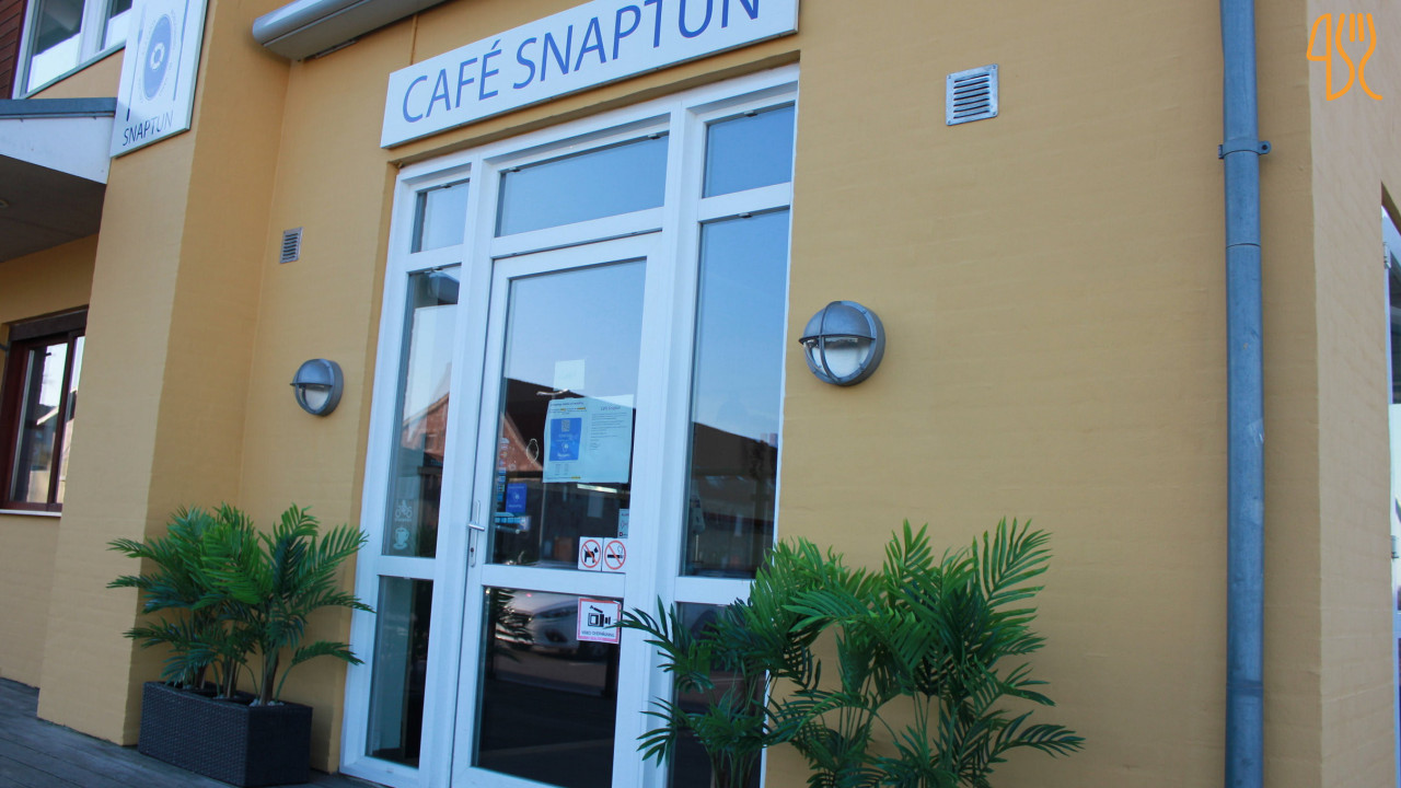 Café Snaptun Udenfor