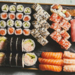 Oyisi Running Sushi Wok Mad