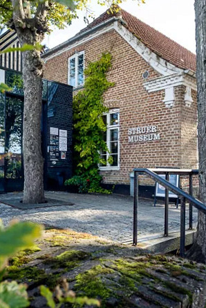 Grand Struer Udenfor