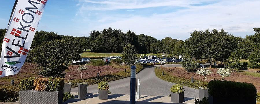 Cafe19 Brande Golfklub Udenfor