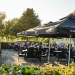 Cafe Den Glade Golfbold Udenfor
